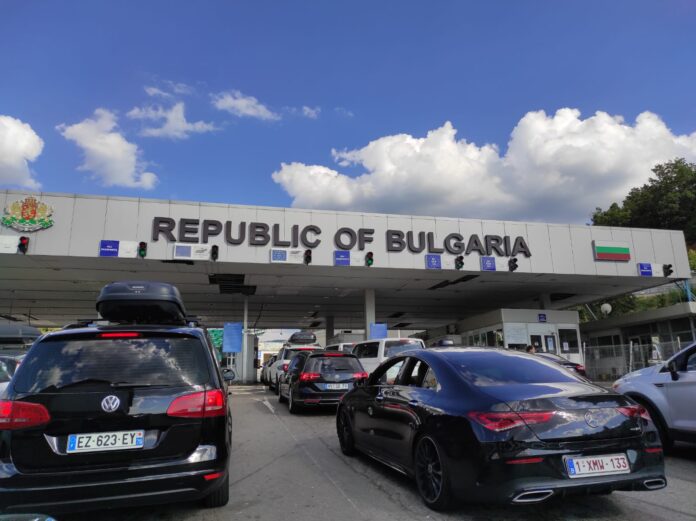 Bulgaristan Kapılarını kaldırdı